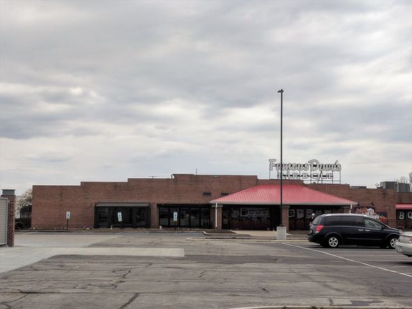Morrissey Crossing Shopping Plaza: 1601-1611 Morrissey Dr, Bloomington, IL 61704